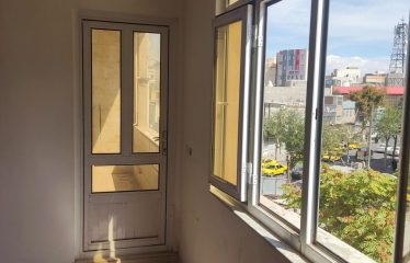 فروش یکجای ساختمان ویلایی 205 متر سه‌طبقه (هرطبقه 130متر) تک‌واحدی در چهارراه بالا