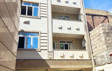 فروش یکجای ساختمان ویلایی 205 متر سه‌طبقه (هرطبقه 130متر) تک‌واحدی در چهارراه بالا